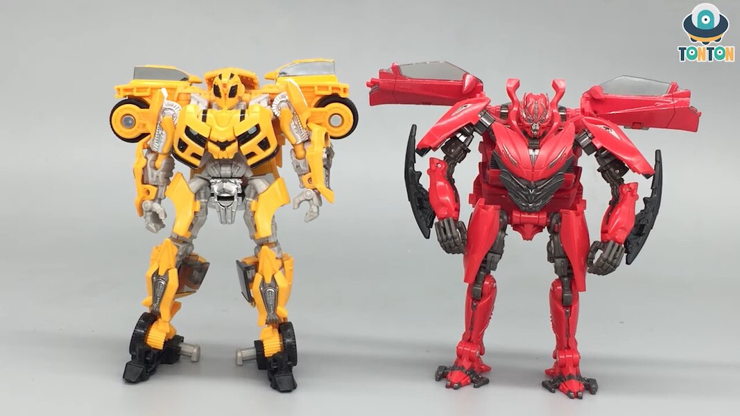 Transformers Studio Series 70 Bumblebee And 71 Dino In Hand By TonTon Reviews  (6 of 9)